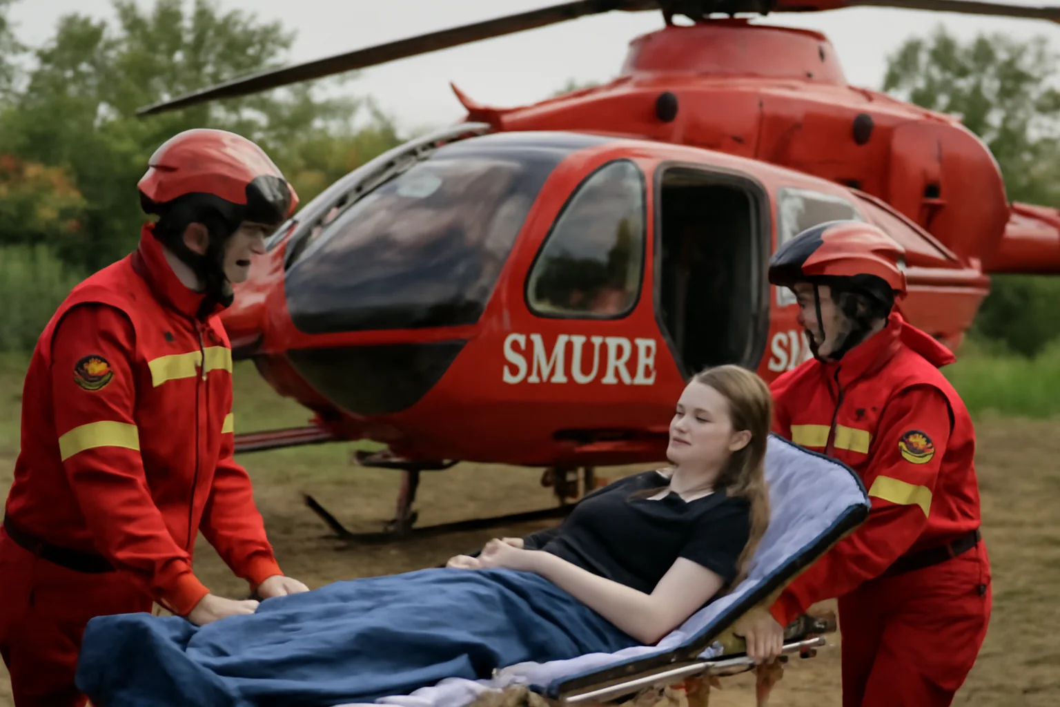 fată de 17 ani transportată de urgență cu elicopterul SMURD